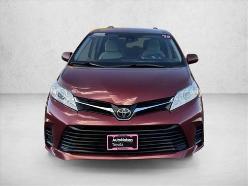 2019 Toyota Sienna LE
