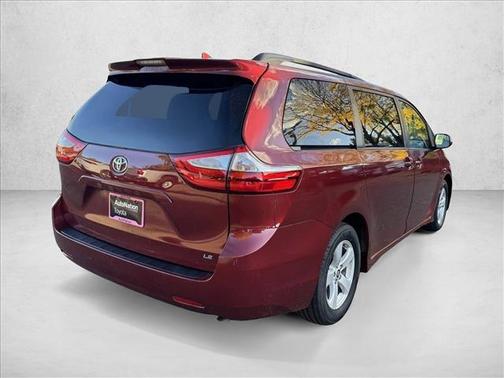 2019 Toyota Sienna LE