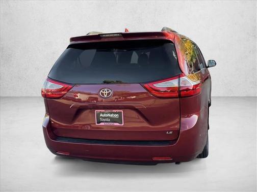 2019 Toyota Sienna LE
