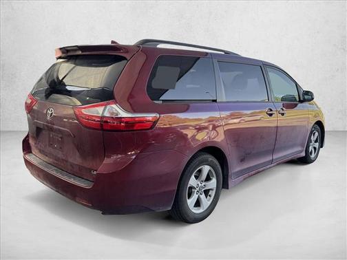 2019 Toyota Sienna LE