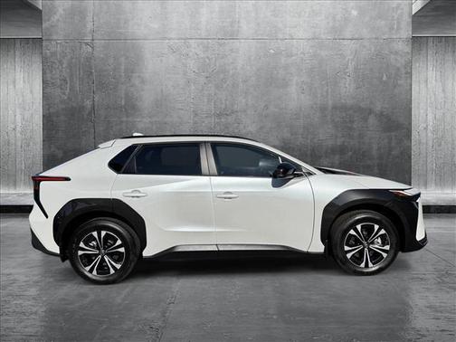 2024 Toyota bZ4X XLE