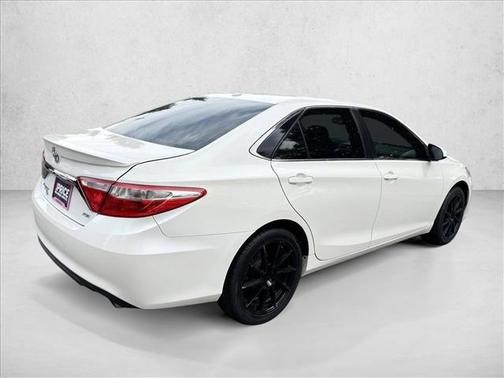 Super White 2015 Toyota Camry XSE