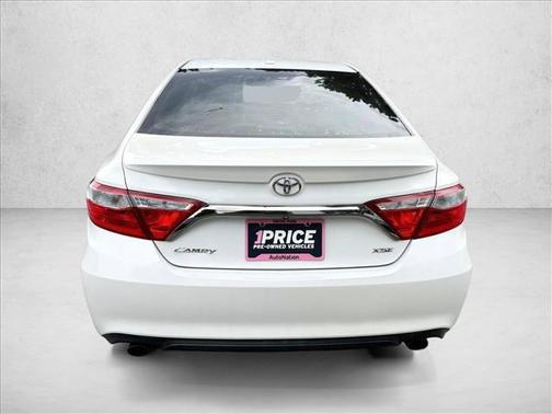 Super White 2015 Toyota Camry XSE