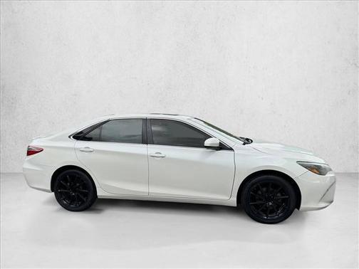 Super White 2015 Toyota Camry XSE