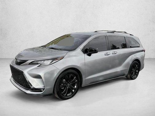 Celestial Silver Metallic 2022 Toyota Sienna XSE 7 Passenger