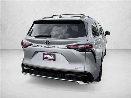 Celestial Silver Metallic 2022 Toyota Sienna XSE 7 Passenger