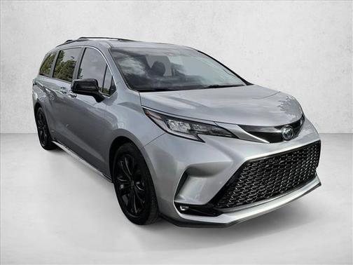 2022 Toyota Sienna XSE 7 Passenger