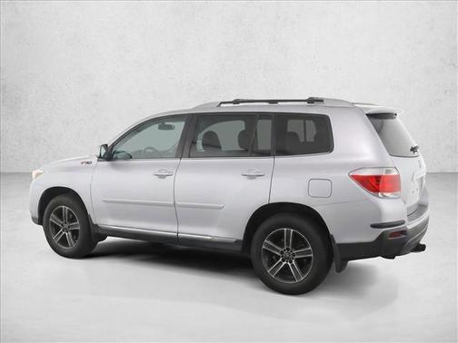 Magnetic Gray Metallic 2011 Toyota Highlander SE