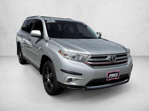 Magnetic Gray Metallic 2011 Toyota Highlander SE