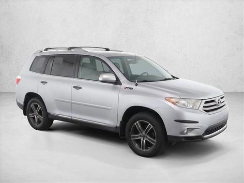 Magnetic Gray Metallic 2011 Toyota Highlander SE