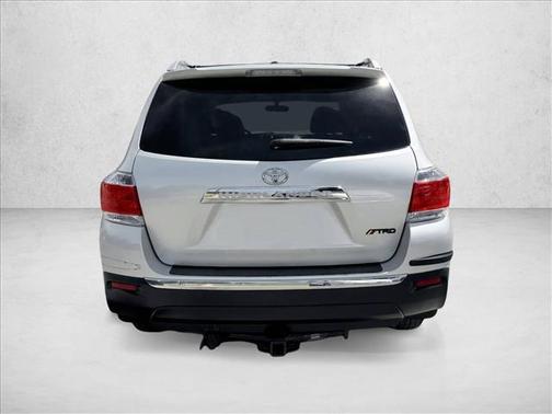 Magnetic Gray Metallic 2011 Toyota Highlander SE