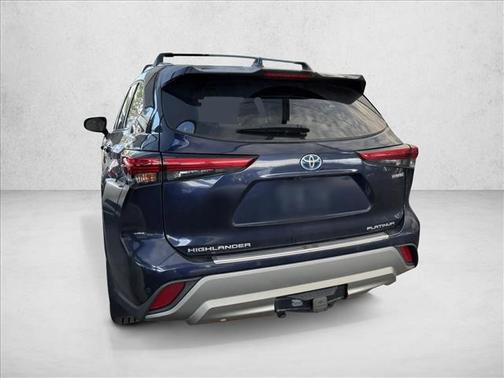 2022 Toyota Highlander Hybrid Platinum