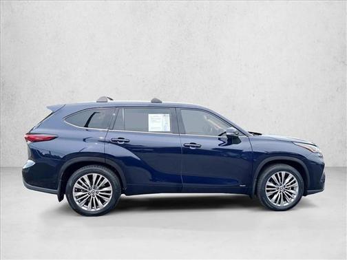 2022 Toyota Highlander Hybrid Platinum