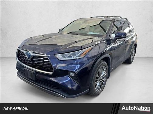 2022 Toyota Highlander Hybrid Platinum