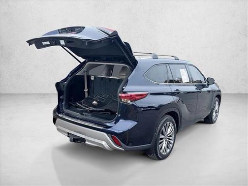 2022 Toyota Highlander Hybrid Platinum