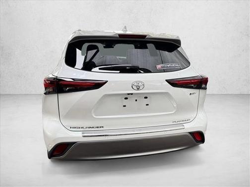2025 Toyota Highlander Hybrid Platinum