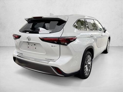 2025 Toyota Highlander Hybrid Platinum