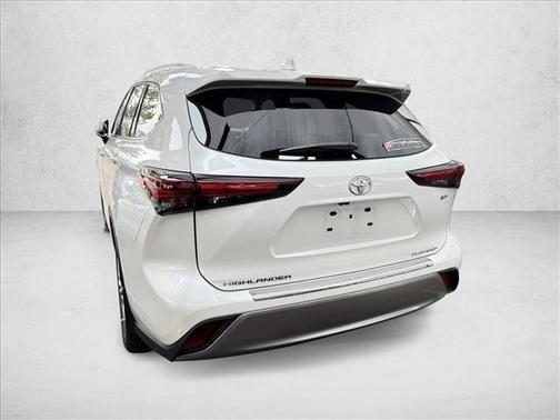 2025 Toyota Highlander Hybrid Platinum