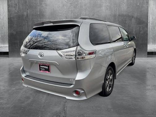 2019 Toyota Sienna SE