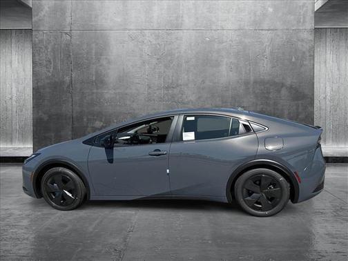 2025 Toyota Prius L