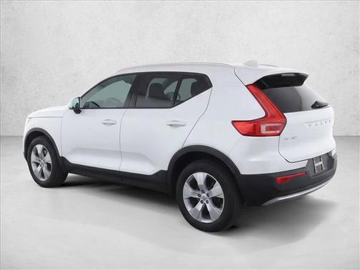 Ice White 2019 Volvo XC40 T5 Momentum