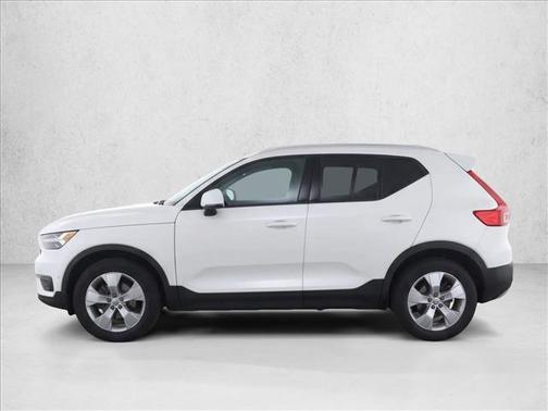 Ice White 2019 Volvo XC40 T5 Momentum