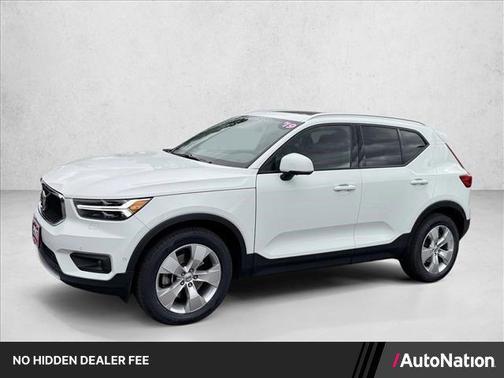 Ice White 2019 Volvo XC40 T5 Momentum