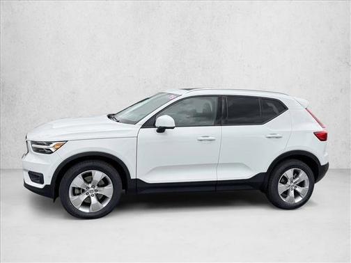 Ice White 2019 Volvo XC40 T5 Momentum