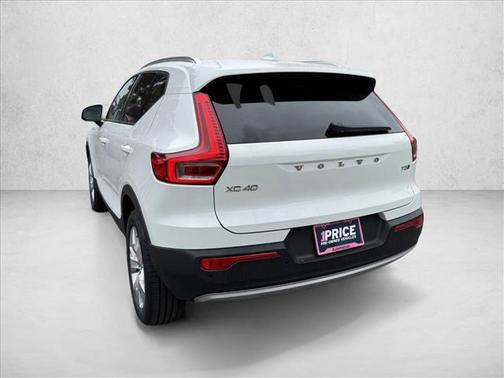 Ice White 2019 Volvo XC40 T5 Momentum