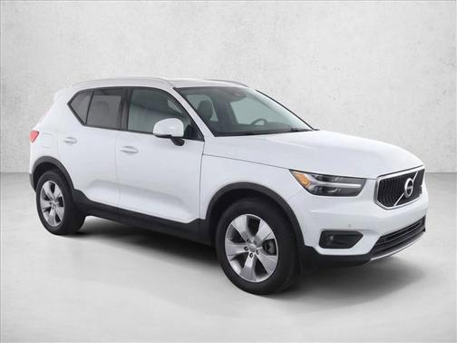 Ice White 2019 Volvo XC40 T5 Momentum