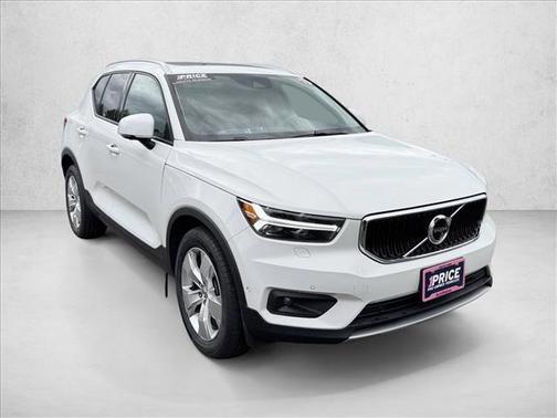 Ice White 2019 Volvo XC40 T5 Momentum