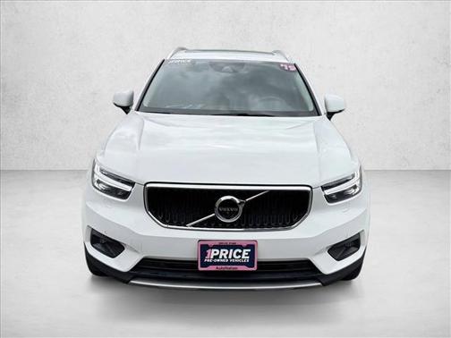 Ice White 2019 Volvo XC40 T5 Momentum