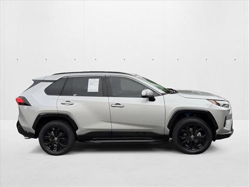 2022 Toyota RAV4 Hybrid SE