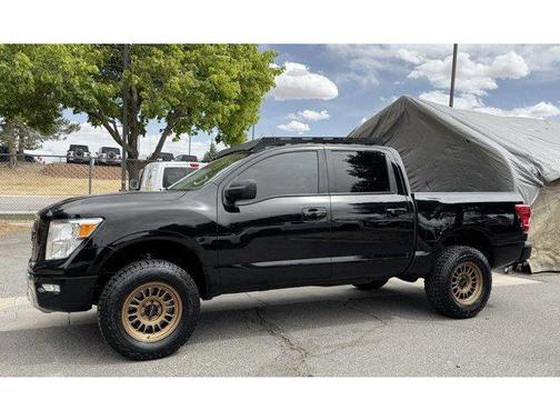 Super Black 2021 Nissan Titan SV