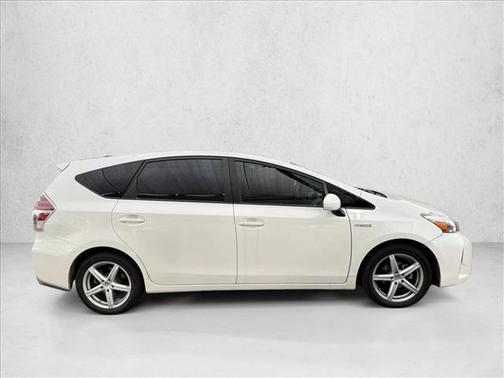 2016 Toyota Prius v Four