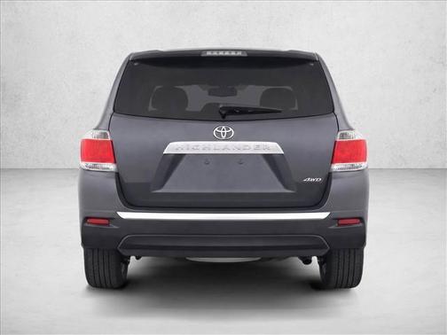 Magnetic Gray Metallic 2013 Toyota Highlander SE