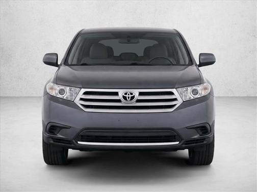 Magnetic Gray Metallic 2013 Toyota Highlander SE