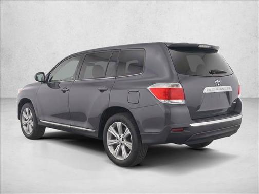 Magnetic Gray Metallic 2013 Toyota Highlander SE