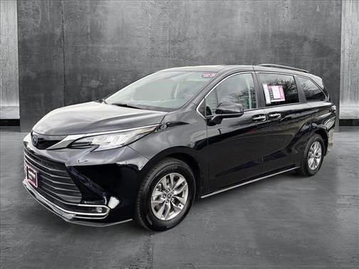 2023 Toyota Sienna XLE 8 Passenger