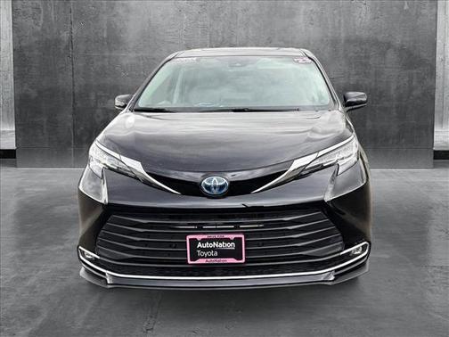 2023 Toyota Sienna XLE 8 Passenger