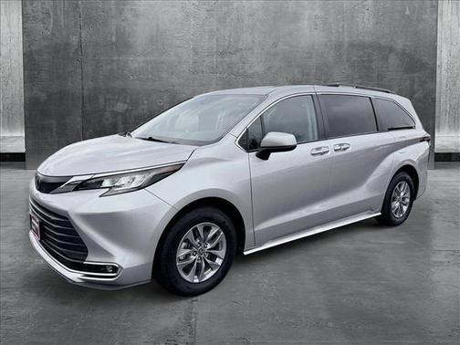 2023 Toyota Sienna XLE 8 Passenger