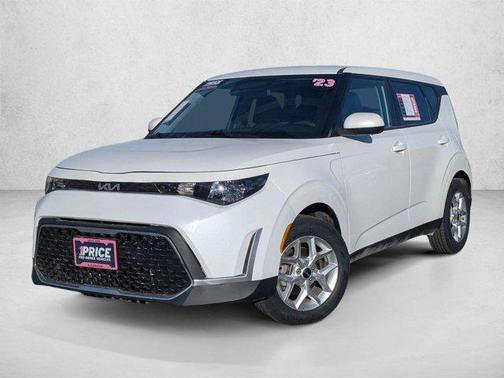 Snow White Pearl 2023 Kia Soul LX