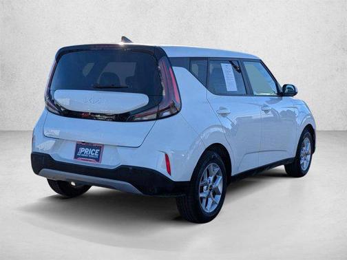 Snow White Pearl 2023 Kia Soul LX