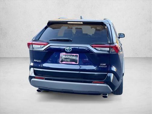2020 Toyota RAV4 Hybrid SE