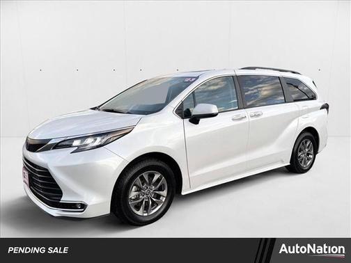 2023 Toyota Sienna XLE 8 Passenger