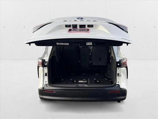 2023 Toyota Sienna XLE 8 Passenger