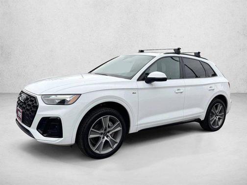 White 2025 Audi Q5 45 S line Premium