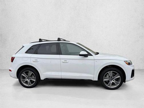 White 2025 Audi Q5 45 S line Premium