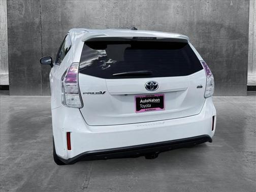2015 Toyota Prius v Five