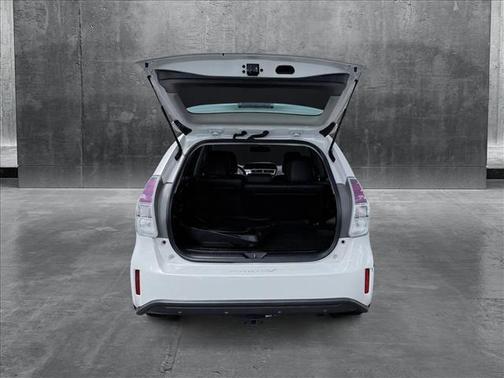 2015 Toyota Prius v Five